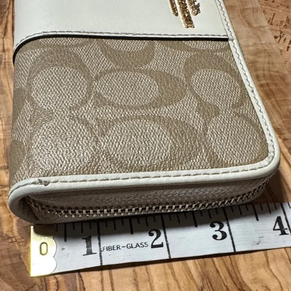 Coach Tan and Cream Shoulder Bag and wallet preowned great condition. - Picture 16 of 16